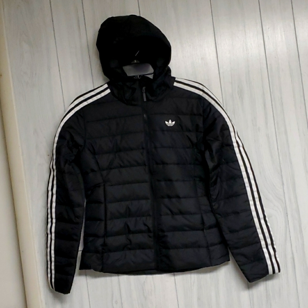 COPY - NWT ADIDAS ORIGINALS WOMENS SLIM JACKET BLACK AND WHITE XS